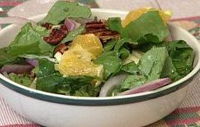 Salade verte, pacanes et oranges